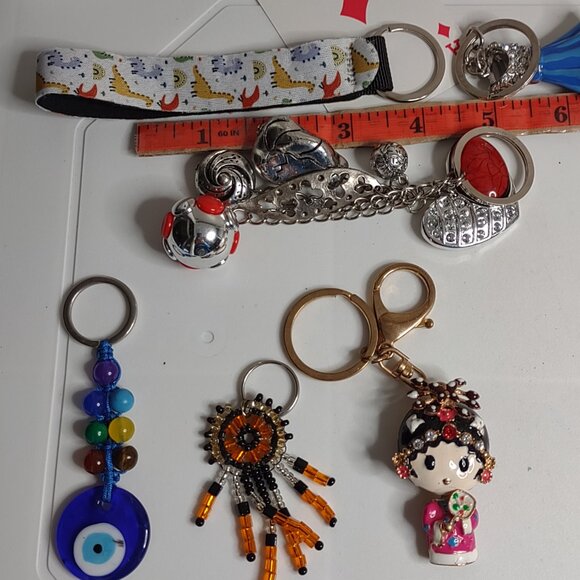 Lot Of 6 Colorful Keychains - Picture 3 of 3